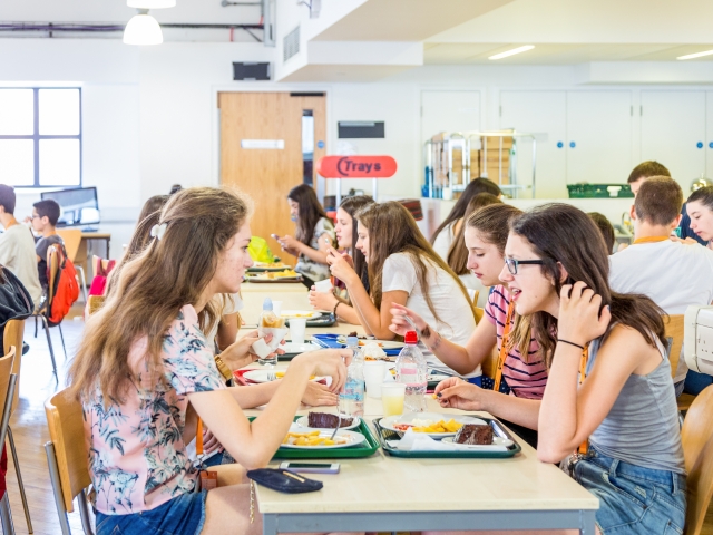 Anglia kurs angielskiego dla młodzieży w Londynie-przerwa obiadowa