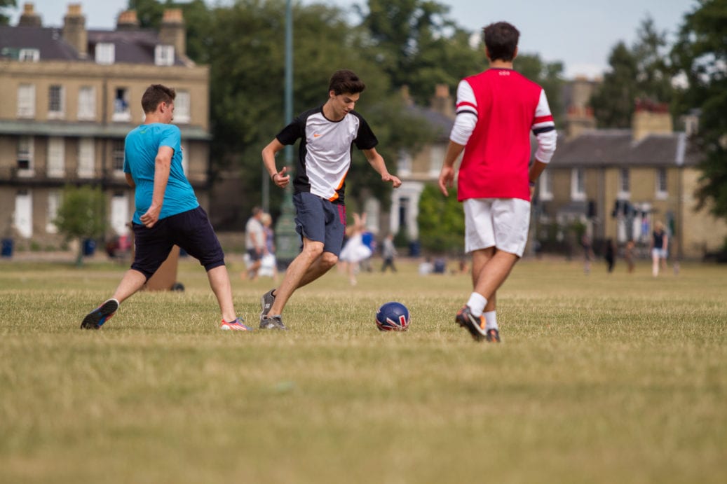 Anglia kurs angielskiego dla mlodziezy w Cambridge - gra w piłkę nożną