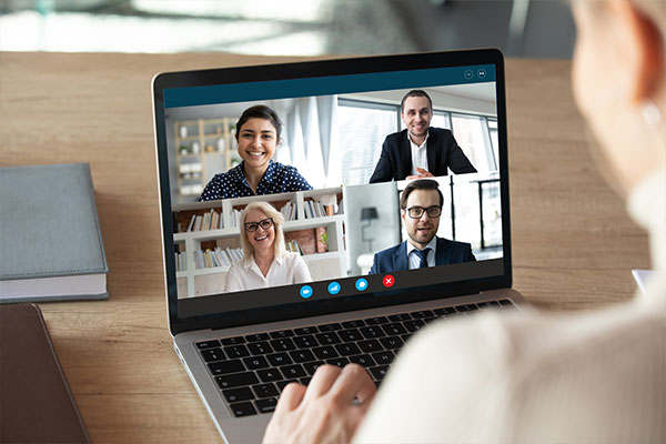 Stacjonarne kursy językowe dla firm przenoszą się online na czas pandemii COVID-19 Stacjonarne kursy językowe dla firm przenoszą się online na czas pandemii COVID-19